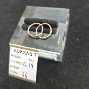 Auksiniai auskarai